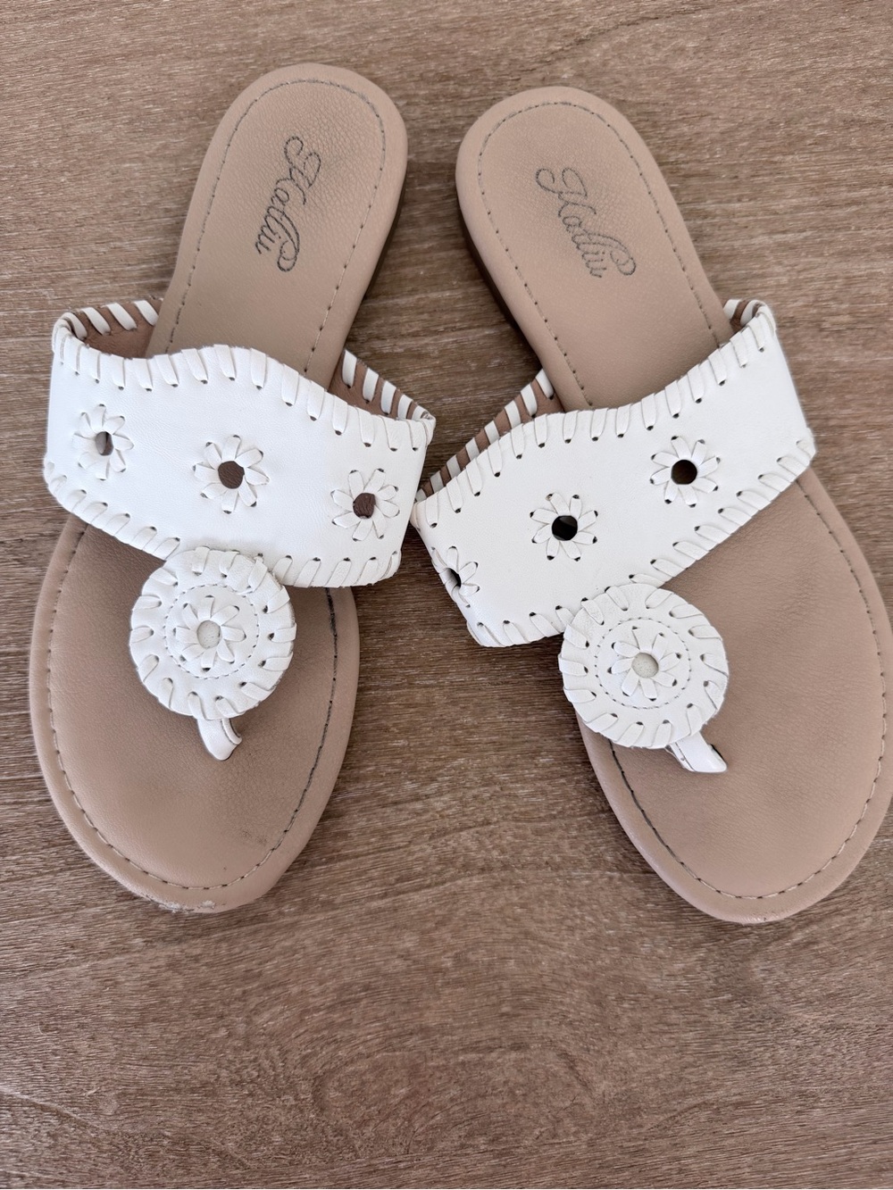 Katliu White Floral Whipstitch Thong Sandals Size 5.5